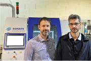 SONATS工艺经理Frederic CHATEAU(右)和国际销售工程师Cédric PILARD(左)