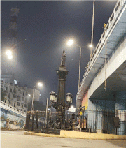 拥有150年历史的40英尺高的Khada parsi雕像