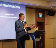 主宾: A*STAR Ric Parker教授致开幕词