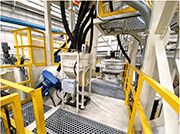 抛丸器能够承受最严苛的工况。尽管其设计坚固耐用，但仍保持维护友好。外壳支持经济地更换磨损部件，并以高密度金属衬里强化耐磨性，有效保护外壳、电机和传动系统，免受抛丸系统内部湍流介质的影响。