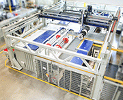 全自动抛光单元包括两台槽式振动机、一套工件清洗系统、一个工件装载/卸载站以及型号Z 1000的全自动工艺水处理离心机。工件装夹框架由龙门系统运输。